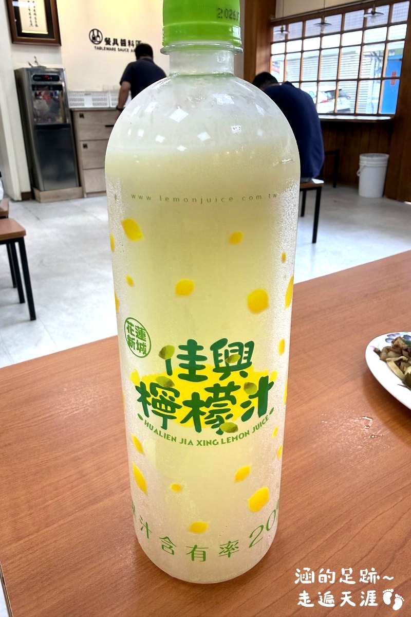 [花蓮美食推薦] 花蓮新城 – 佳興冰果室 ~ 必喝檸檬汁，必吃平價美味什錦湯麵、快炒黃金蜆