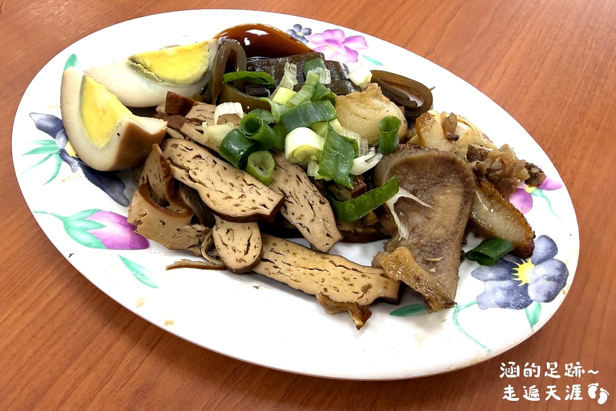 [花蓮美食推薦] 花蓮新城 – 佳興冰果室 ~ 必喝檸檬汁，必吃平價美味什錦湯麵、快炒黃金蜆