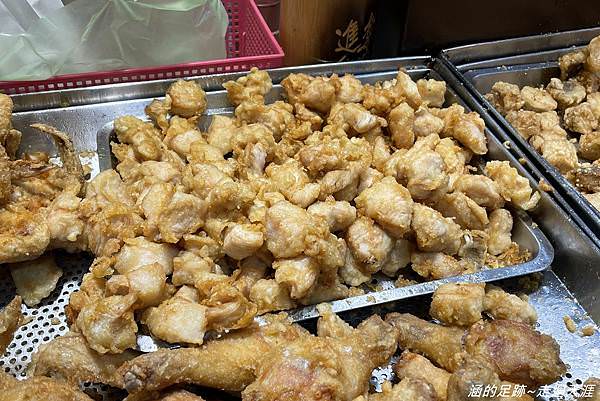 [北投美食] 陳季炸雞 北投店 ~ 北投市場對面平價炸雞，現