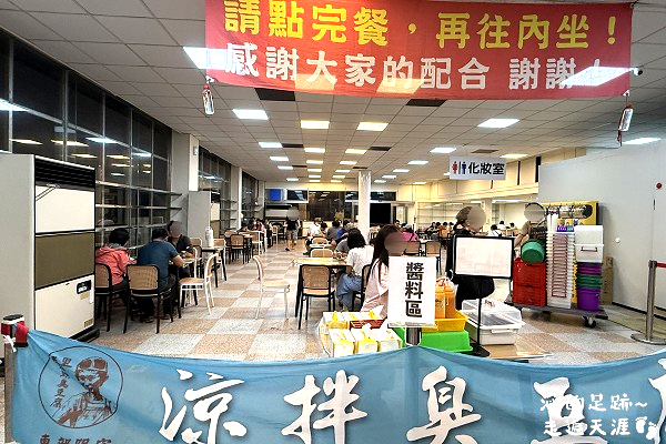 [宜蘭美食] 玉里橋頭臭豆腐-礁溪店 ~ 酥脆臭豆腐加上滿滿泡菜和蘿蔔絲，花蓮臭豆腐名店在宜蘭也可以吃到囉!