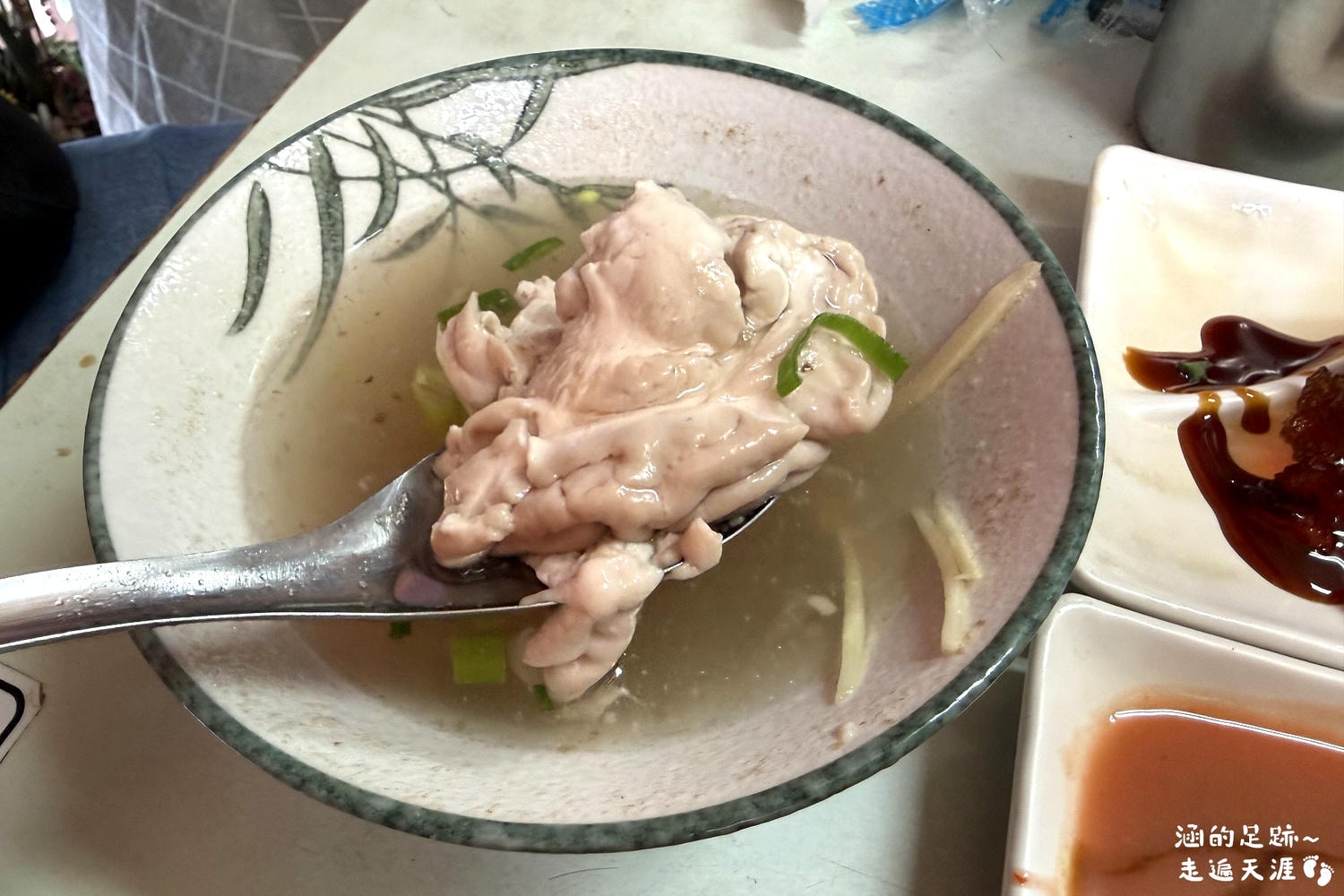 [宜蘭美食] 火生餛飩麵店 ~ 宜蘭神農路超人氣古早味麵店，黑白切、麻醬麵、餛飩湯、豬腦湯