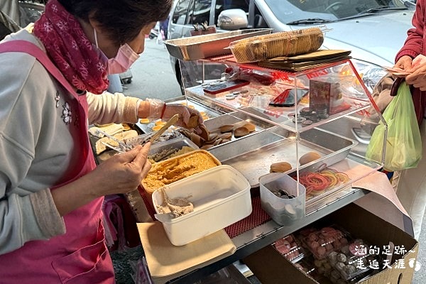 [北投美食] 駱小姐銅鑼燒 ~ 北投市場超人氣銅板美食，現做銅鑼燒銅板價，好吃又便宜，在地人推薦!