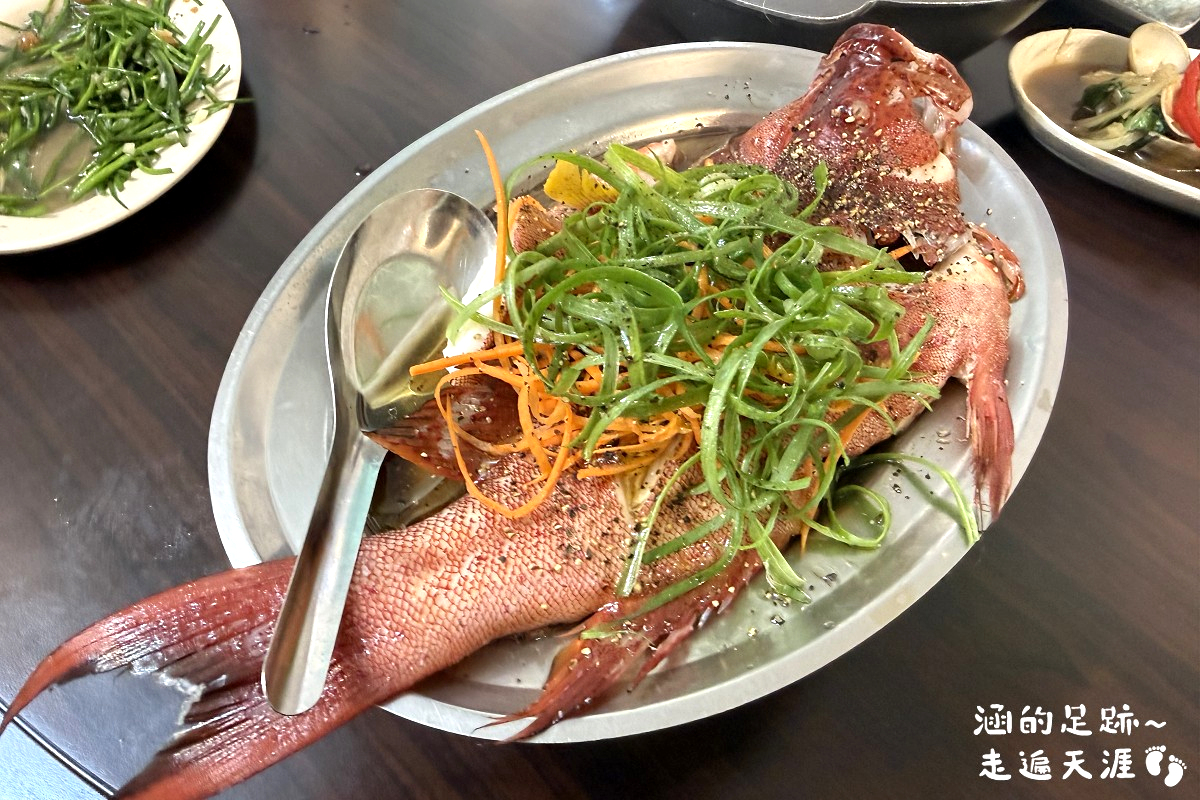 [瑞芳美食] 長榮小吃 ~ 深澳漁港旁平價好吃的小卷米粉湯，一碗只要$100元，超美味蒜香小卷，深澳漁港必吃美食!