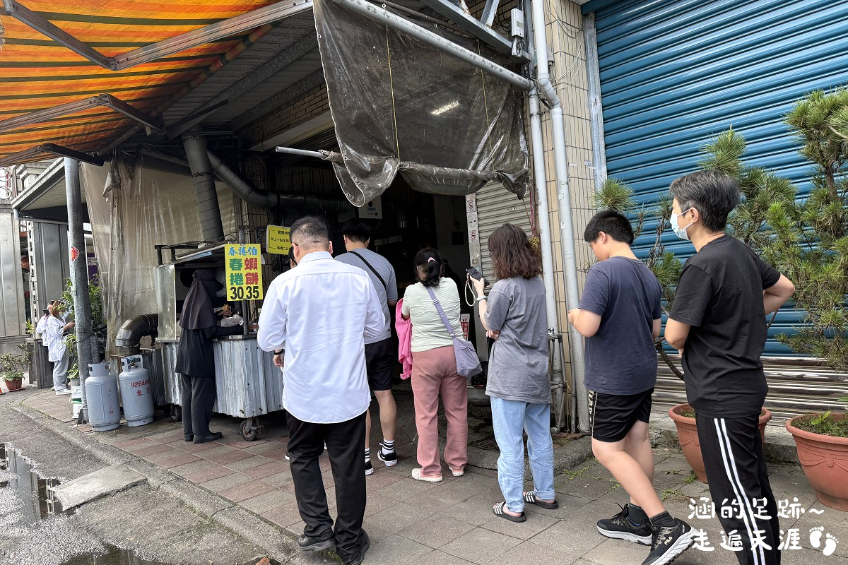 [宜蘭在地美食] 龍潭 – 春捲伯 ~ 超人氣在地銅板美食，便宜好吃的現炸春捲、蝦餅，現炸春捲一條只要$25元，料多實在