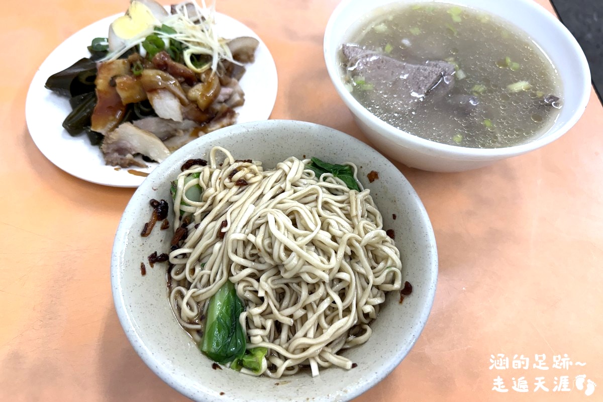 [石牌美食] 石牌老麵店 ~ 石牌人氣麵店，超美味油蔥乾麵、餛飩湯、豬肝湯，原石牌捷運站外無名麵攤