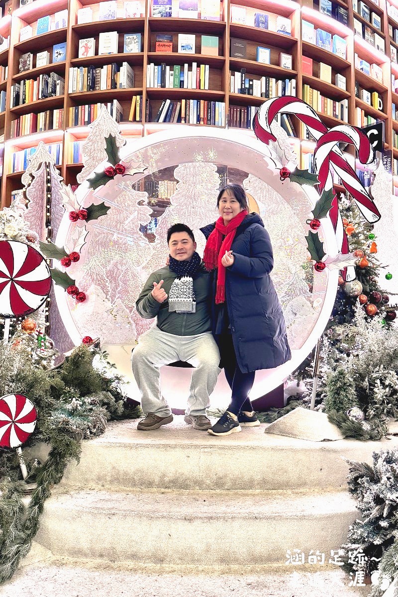 [韓國首爾] 星空圖書館 Starfield Coex Mall ~ 首爾超夢幻拍照打卡景點，超震撼書牆，首爾免費景點推薦! 2025超夢幻聖誕裝飾