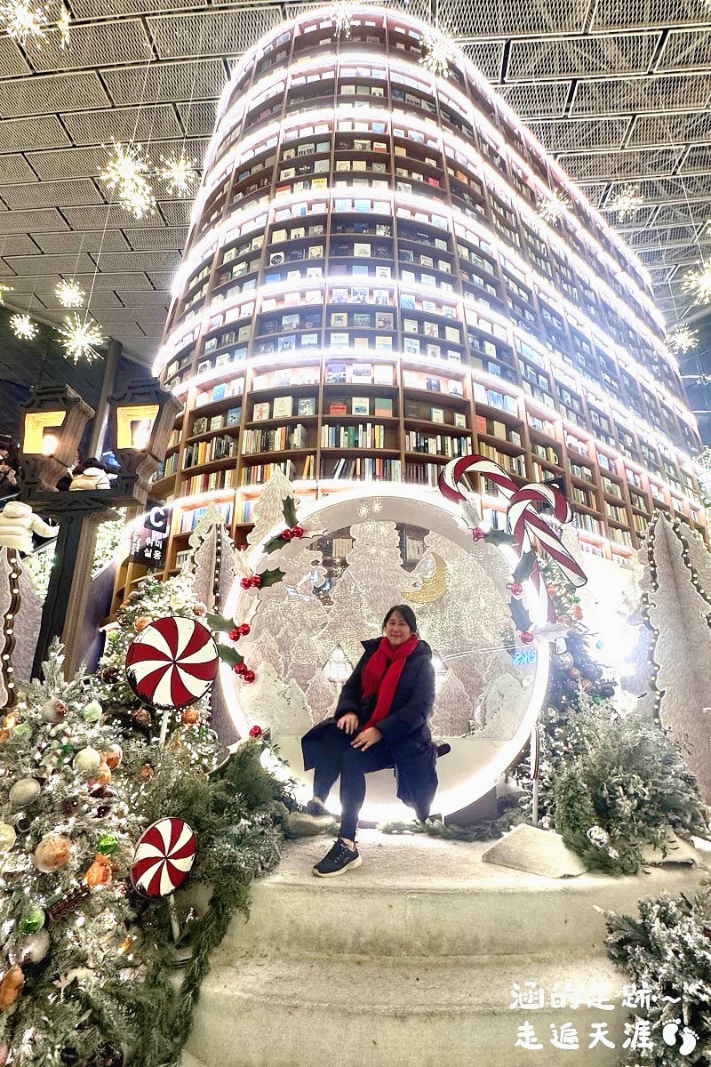 [韓國首爾] 星空圖書館 Starfield Coex Mall ~ 首爾超夢幻拍照打卡景點，超震撼書牆，首爾免費景點推薦! 2025超夢幻聖誕裝飾