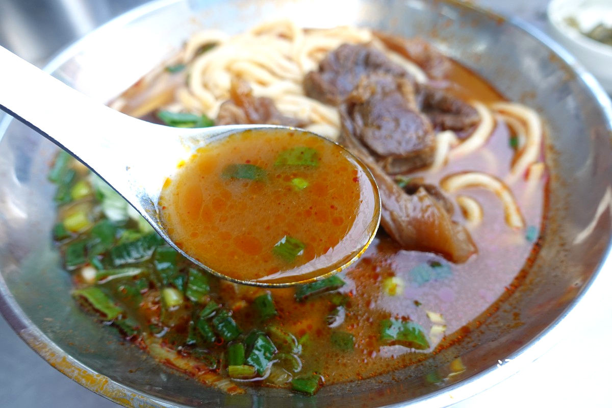 [桃園中壢牛肉麵] 永川牛肉麵 ~ 24小時營業免費加湯加麵，味道濃郁重口味牛肉麵，中壢67年老店