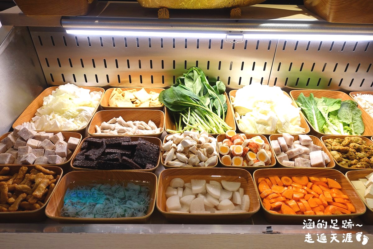 [士林火鍋] 肉多多火鍋 (天母新光三越店) ~ 平假日不限時，期間限定$299輕量級套餐，$268打卡升級術，蔬食自助吧吃到飽，CP值爆高!