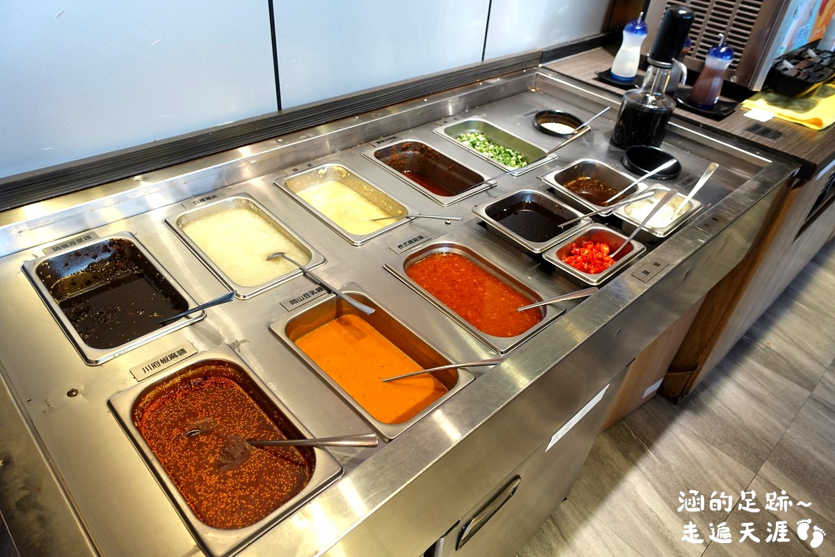 [士林火鍋] 肉多多火鍋 (天母新光三越店) ~ 平假日不限時，期間限定$299輕量級套餐，$268打卡升級術，蔬食自助吧吃到飽，CP值爆高!