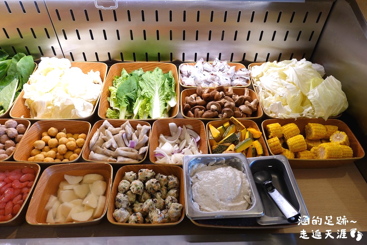 [士林火鍋] 肉多多火鍋 (天母新光三越店) ~ 平假日不限時，期間限定$299輕量級套餐，$268打卡升級術，蔬食自助吧吃到飽，CP值爆高!