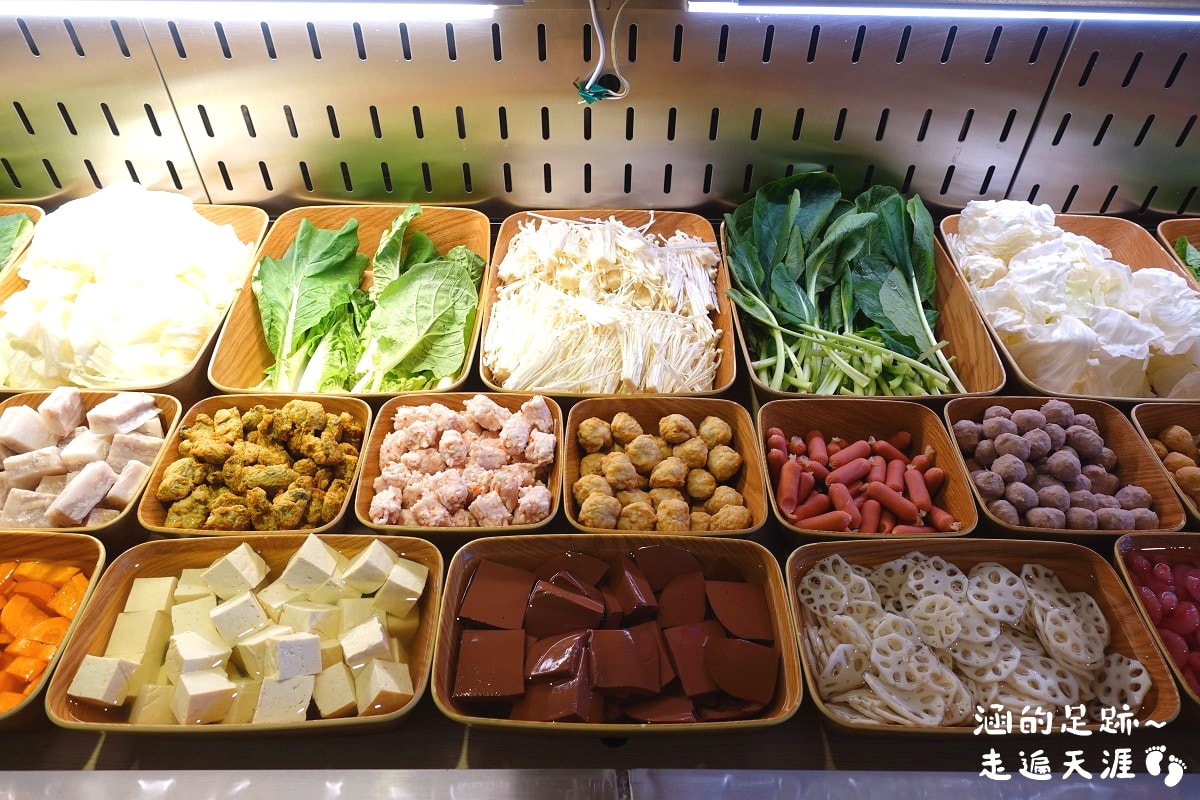 [士林火鍋] 肉多多火鍋 (天母新光三越店) ~ 平假日不限時，期間限定$299輕量級套餐，$268打卡升級術，蔬食自助吧吃到飽，CP值爆高!