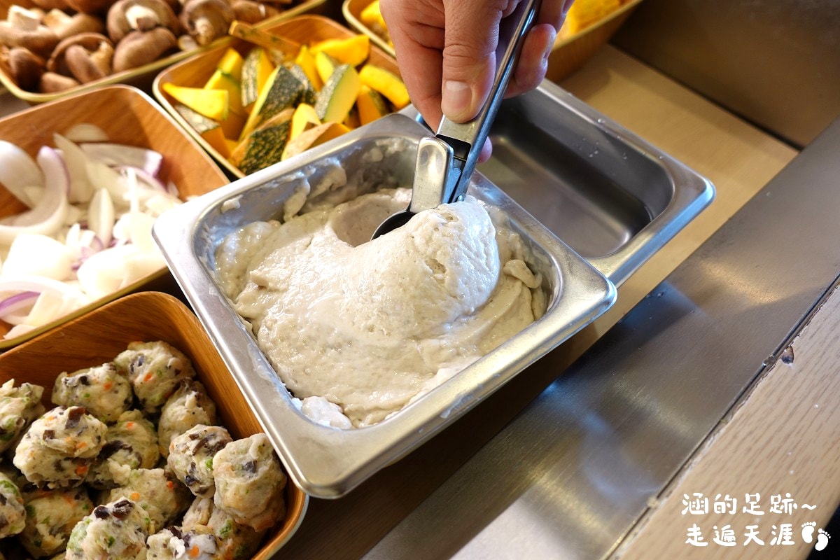 [士林火鍋] 肉多多火鍋 (天母新光三越店) ~ 平假日不限時，期間限定$299輕量級套餐，$268打卡升級術，蔬食自助吧吃到飽，CP值爆高!