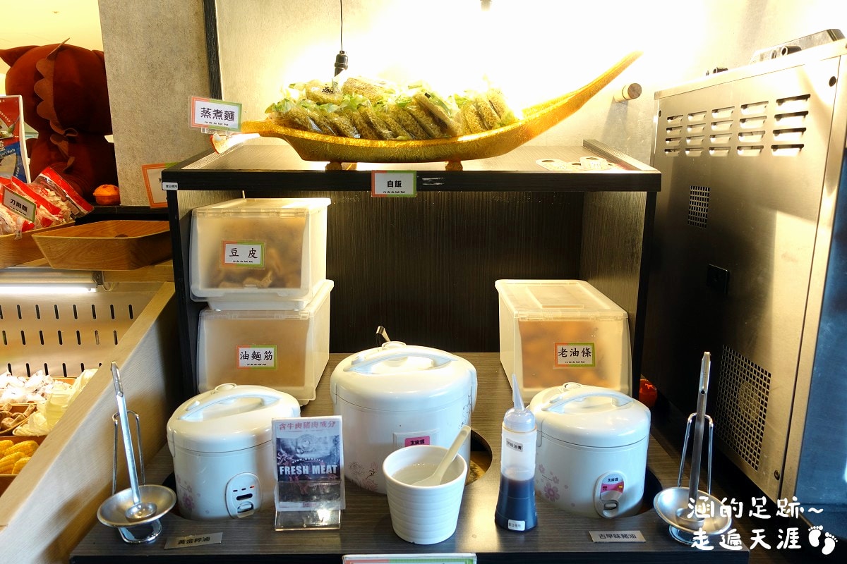 [士林火鍋] 肉多多火鍋 (天母新光三越店) ~ 平假日不限時，期間限定$299輕量級套餐，$268打卡升級術，蔬食自助吧吃到飽，CP值爆高!