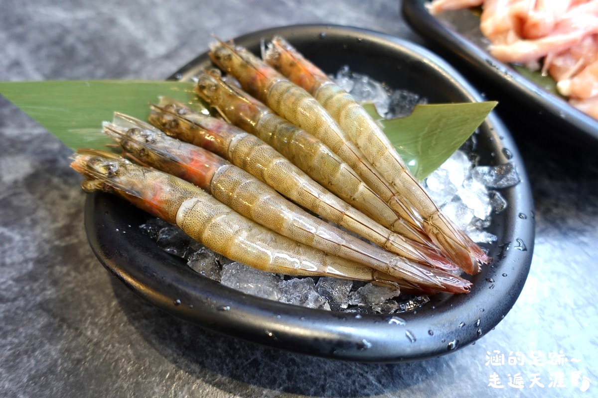 [士林火鍋] 肉多多火鍋 (天母新光三越店) ~ 平假日不限時，期間限定$299輕量級套餐，$268打卡升級術，蔬食自助吧吃到飽，CP值爆高!