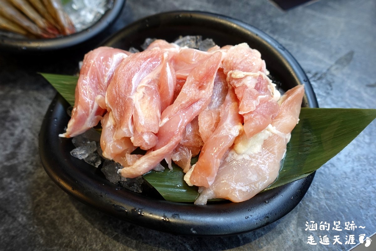 [士林火鍋] 肉多多火鍋 (天母新光三越店) ~ 平假日不限時，期間限定$299輕量級套餐，$268打卡升級術，蔬食自助吧吃到飽，CP值爆高!