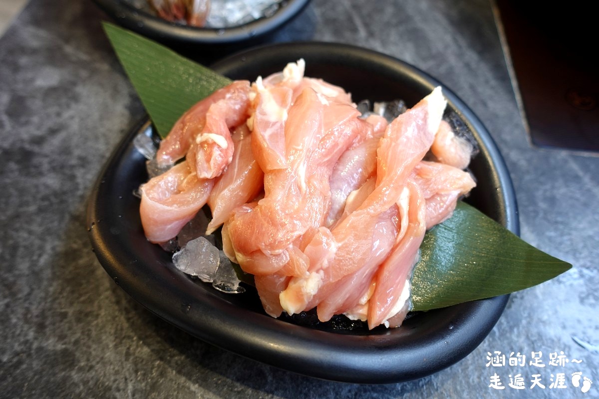 [士林火鍋] 肉多多火鍋 (天母新光三越店) ~ 平假日不限時，期間限定$299輕量級套餐，$268打卡升級術，蔬食自助吧吃到飽，CP值爆高!