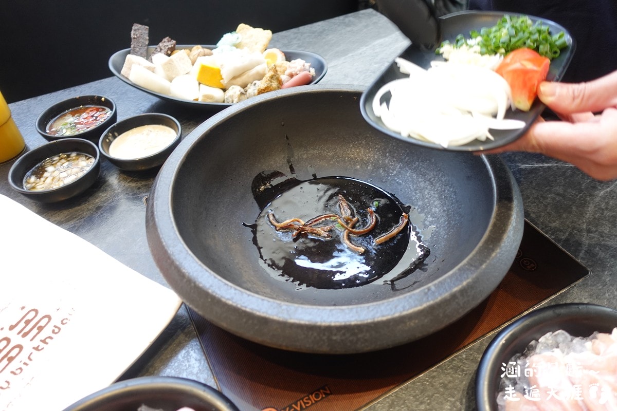 [士林火鍋] 肉多多火鍋 (天母新光三越店) ~ 平假日不限時，期間限定$299輕量級套餐，$268打卡升級術，蔬食自助吧吃到飽，CP值爆高!