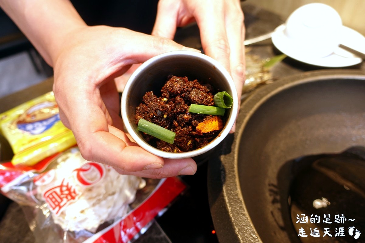 [士林火鍋] 肉多多火鍋 (天母新光三越店) ~ 平假日不限時，期間限定$299輕量級套餐，$268打卡升級術，蔬食自助吧吃到飽，CP值爆高!