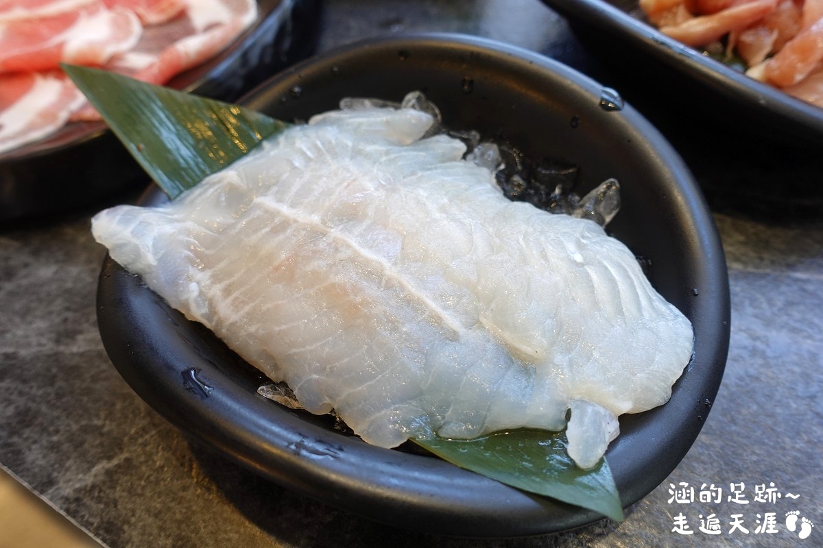 [士林火鍋] 肉多多火鍋 (天母新光三越店) ~ 平假日不限時，期間限定$299輕量級套餐，$268打卡升級術，蔬食自助吧吃到飽，CP值爆高!