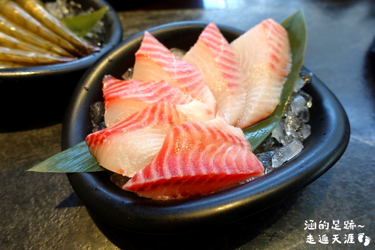 [士林火鍋] 肉多多火鍋 (天母新光三越店) ~ 平假日不限時，期間限定$299輕量級套餐，$268打卡升級術，蔬食自助吧吃到飽，CP值爆高!