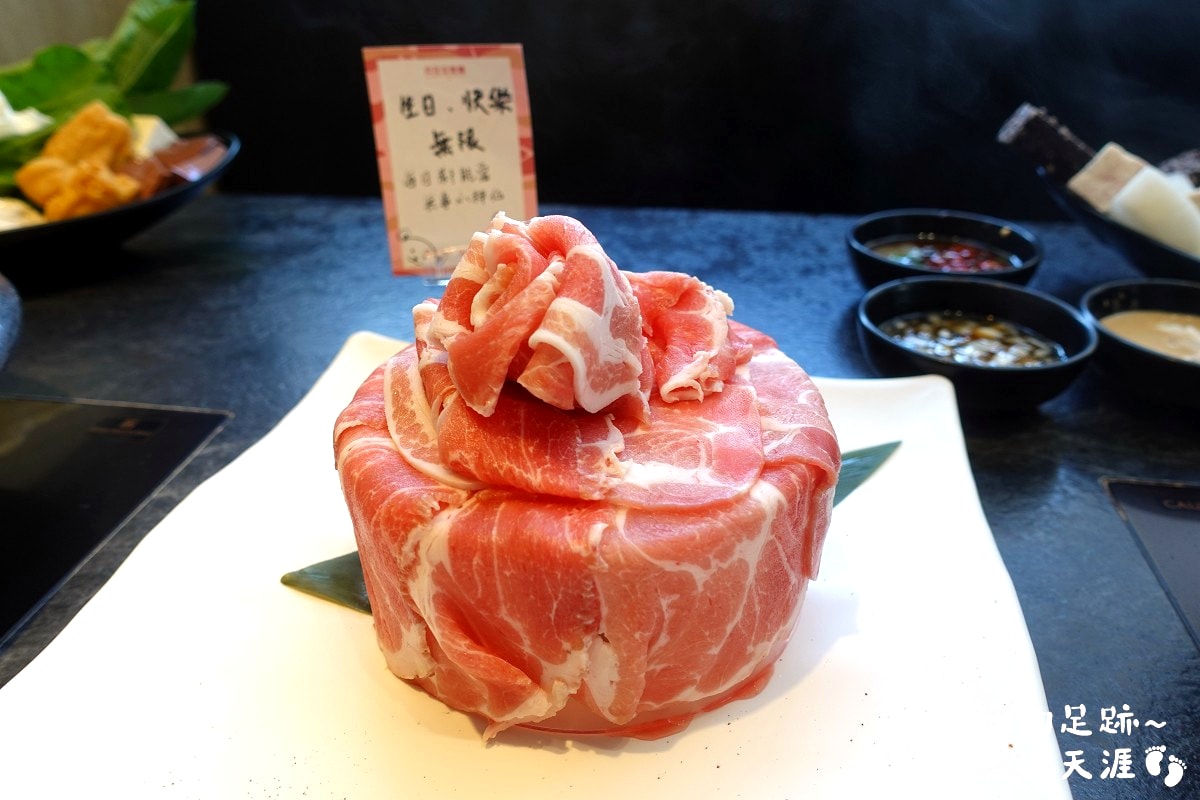 [士林火鍋] 肉多多火鍋 (天母新光三越店) ~ 平假日不限時，期間限定$299輕量級套餐，$268打卡升級術，蔬食自助吧吃到飽，CP值爆高!
