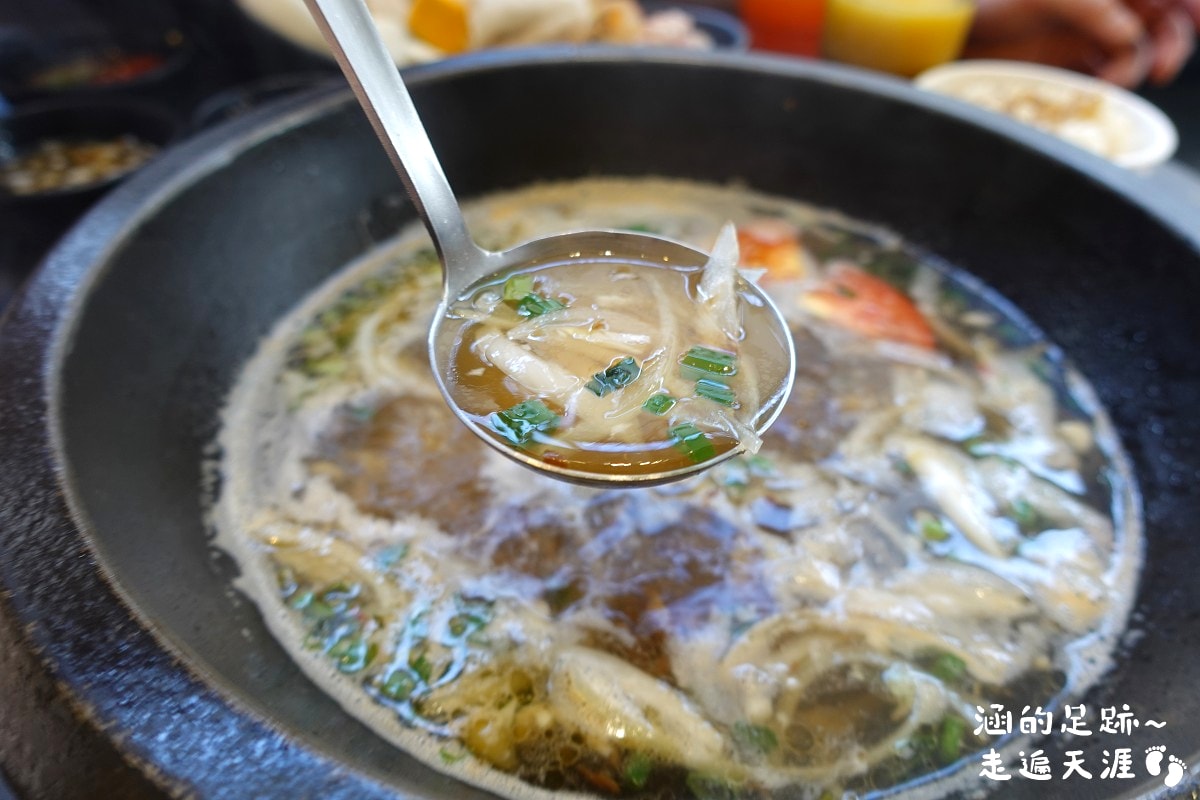 [士林火鍋] 肉多多火鍋 (天母新光三越店) ~ 平假日不限時，期間限定$299輕量級套餐，$268打卡升級術，蔬食自助吧吃到飽，CP值爆高!