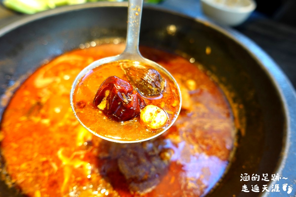 [士林火鍋] 肉多多火鍋 (天母新光三越店) ~ 平假日不限時，期間限定$299輕量級套餐，$268打卡升級術，蔬食自助吧吃到飽，CP值爆高!