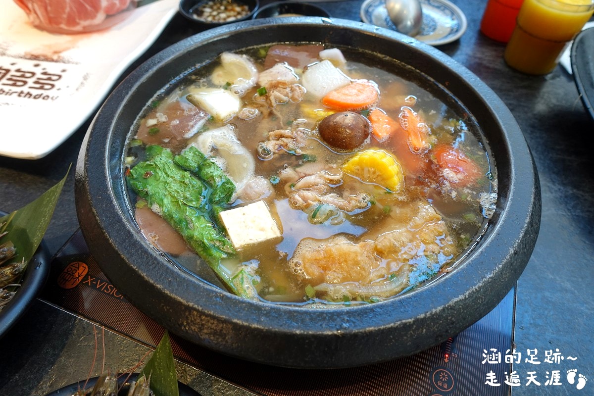 [士林火鍋] 肉多多火鍋 (天母新光三越店) ~ 平假日不限時，期間限定$299輕量級套餐，$268打卡升級術，蔬食自助吧吃到飽，CP值爆高!