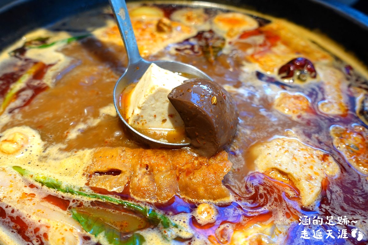 [士林火鍋] 肉多多火鍋 (天母新光三越店) ~ 平假日不限時，期間限定$299輕量級套餐，$268打卡升級術，蔬食自助吧吃到飽，CP值爆高!