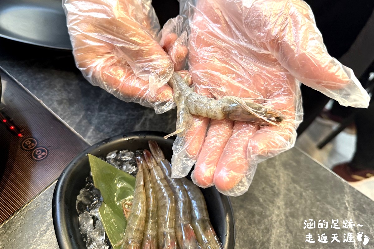 [士林火鍋] 肉多多火鍋 (天母新光三越店) ~ 平假日不限時，期間限定$299輕量級套餐，$268打卡升級術，蔬食自助吧吃到飽，CP值爆高!