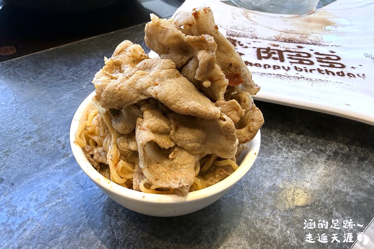 [士林火鍋] 肉多多火鍋 (天母新光三越店) ~ 平假日不限時，期間限定$299輕量級套餐，$268打卡升級術，蔬食自助吧吃到飽，CP值爆高!