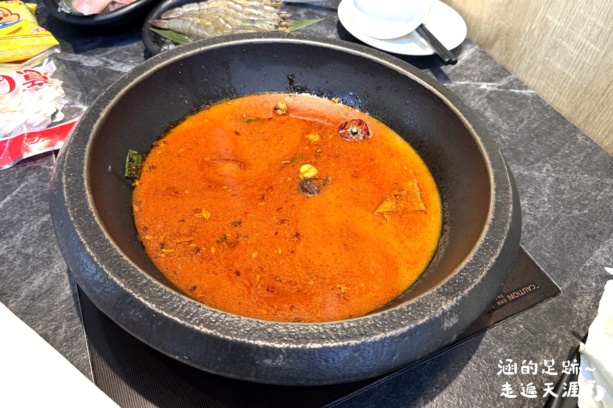 [士林火鍋] 肉多多火鍋 (天母新光三越店) ~ 平假日不限時，期間限定$299輕量級套餐，$268打卡升級術，蔬食自助吧吃到飽，CP值爆高!