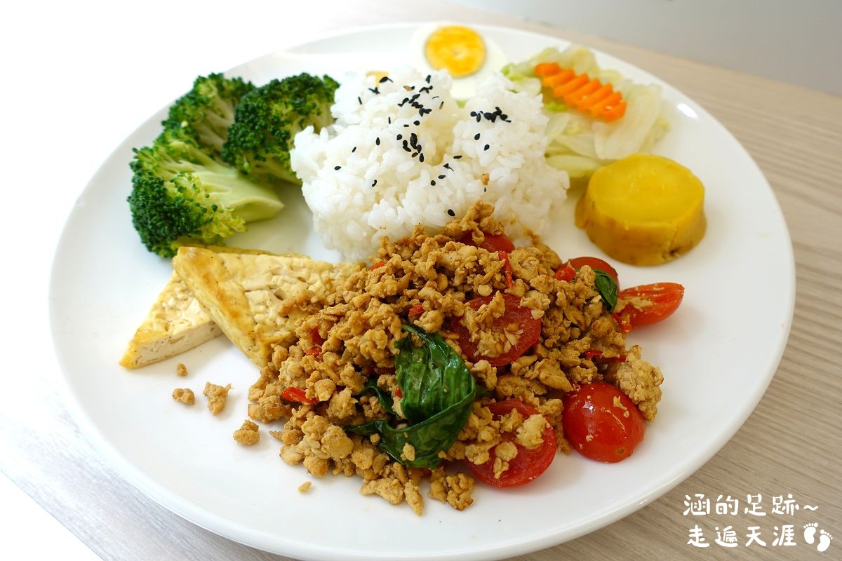 [天母健康餐盒] Da Fit 享健康 ~ 健康與美味兼得的營養健康餐，好吃的泰式打拋雞、雞腿排