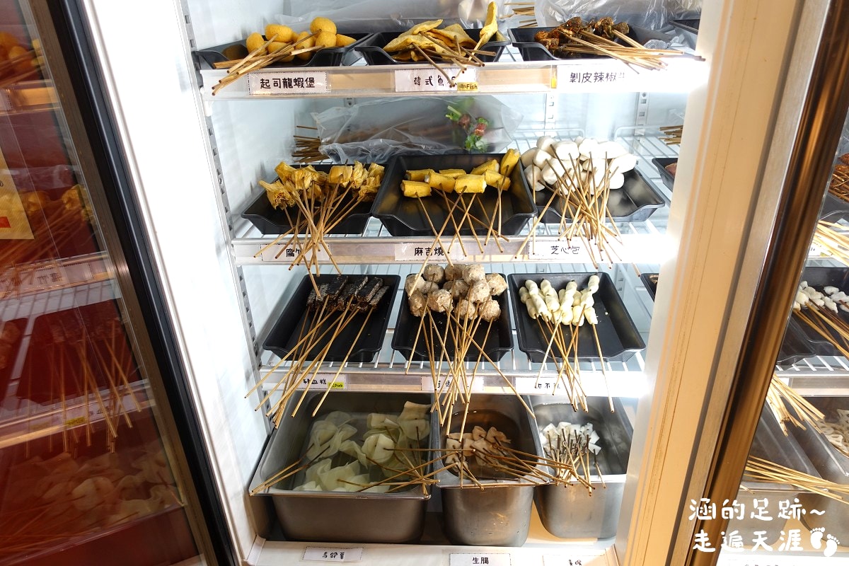 [西門町美食] 有點辣正宗麻辣串串鍋 ~ 道地四川麻辣鍋，串串種類多一串只要$10元，西門町麻辣鍋推薦