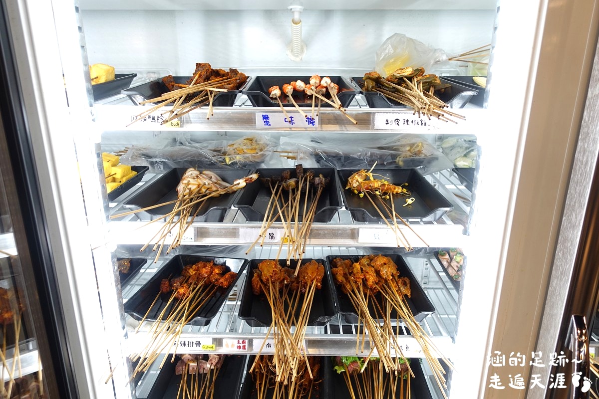 [西門町美食] 有點辣正宗麻辣串串鍋 ~ 道地四川麻辣鍋，串串種類多一串只要$10元，西門町麻辣鍋推薦
