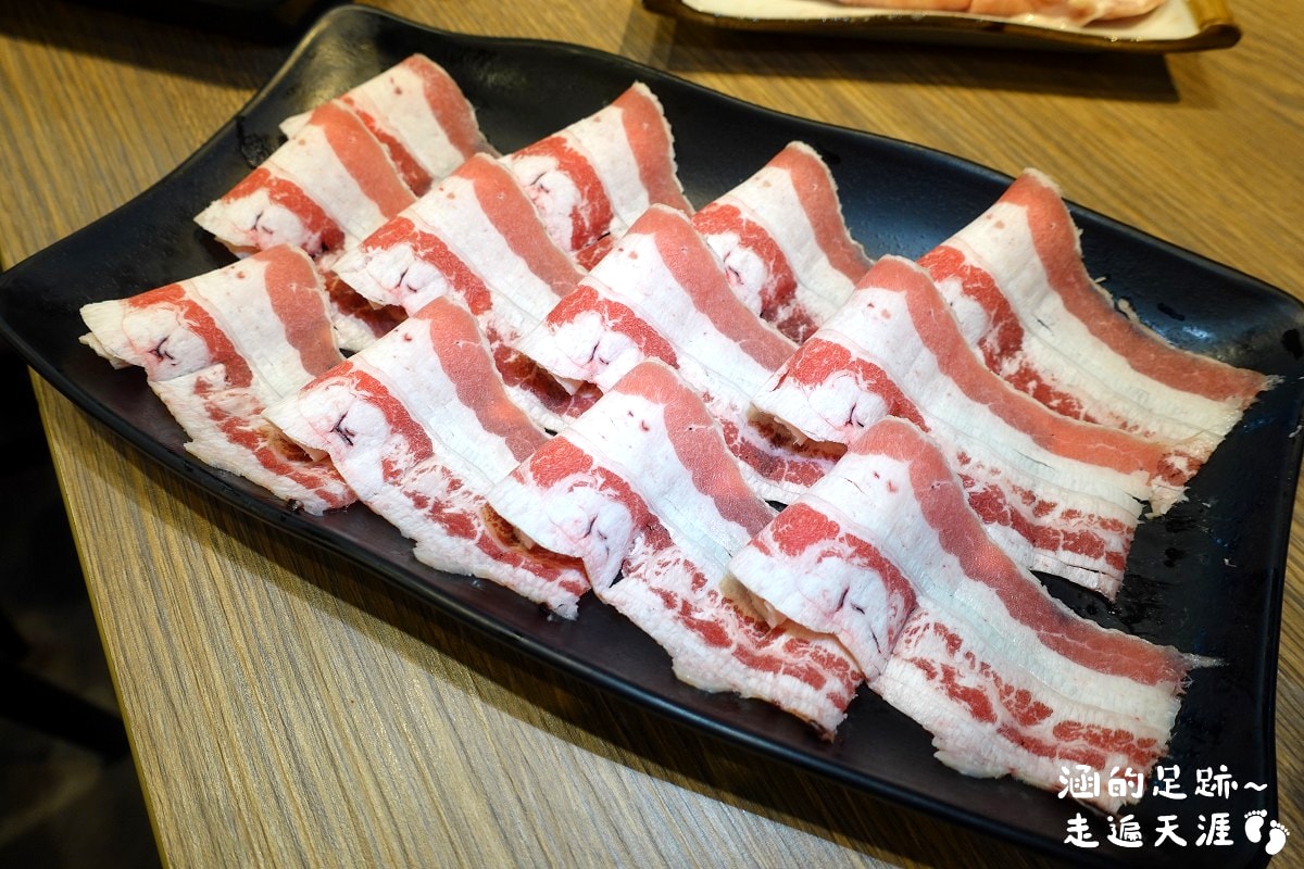 [西門町美食] 有點辣正宗麻辣串串鍋 ~ 道地四川麻辣鍋，串串種類多一串只要$10元，西門町麻辣鍋推薦