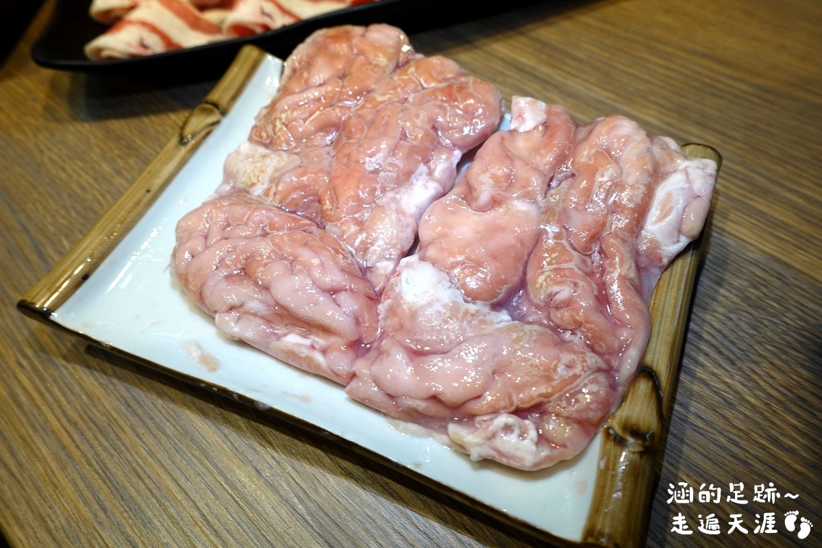 [西門町美食] 有點辣正宗麻辣串串鍋 ~ 道地四川麻辣鍋，串串種類多一串只要$10元，西門町麻辣鍋推薦