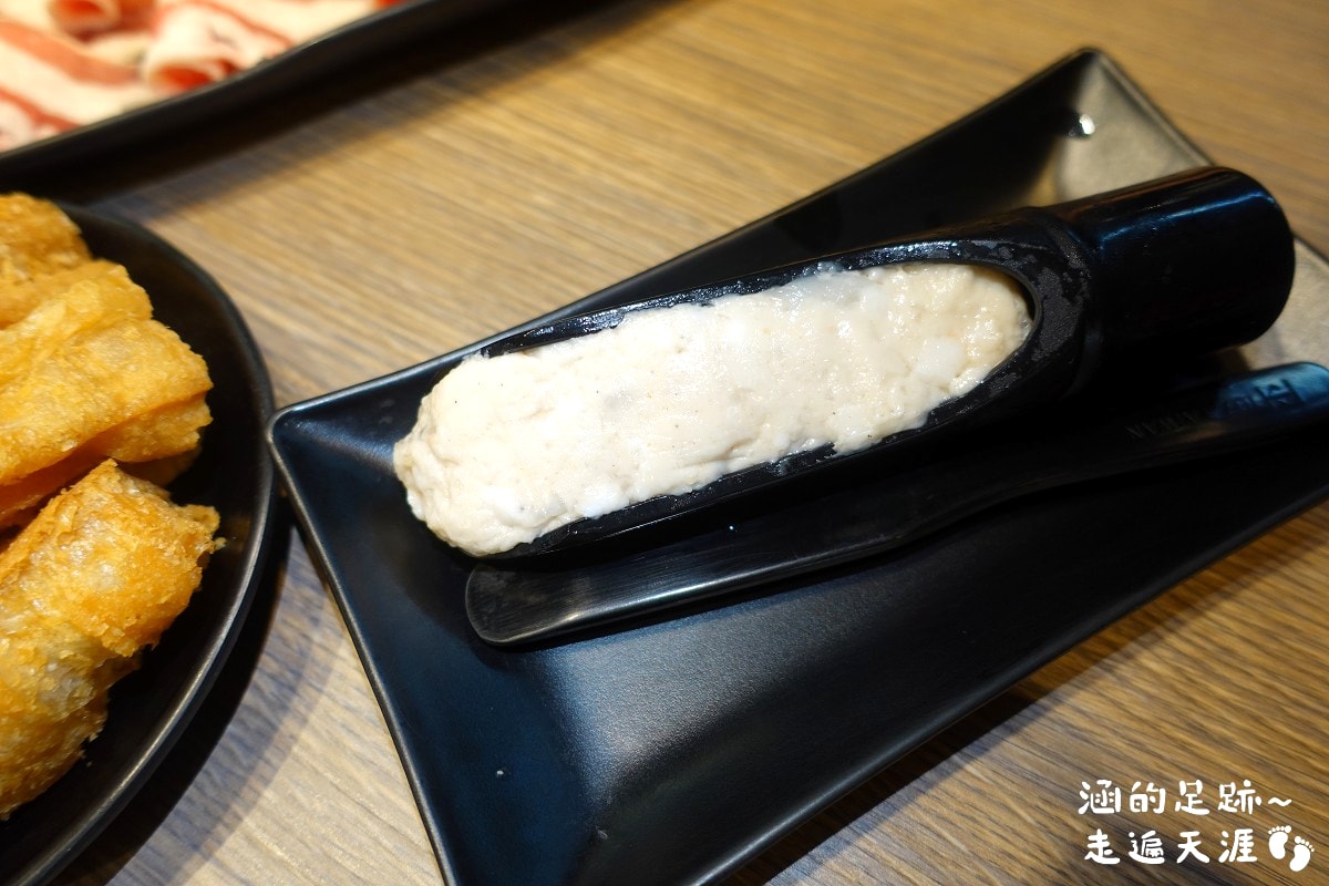 [西門町美食] 有點辣正宗麻辣串串鍋 ~ 道地四川麻辣鍋，串串種類多一串只要$10元，西門町麻辣鍋推薦