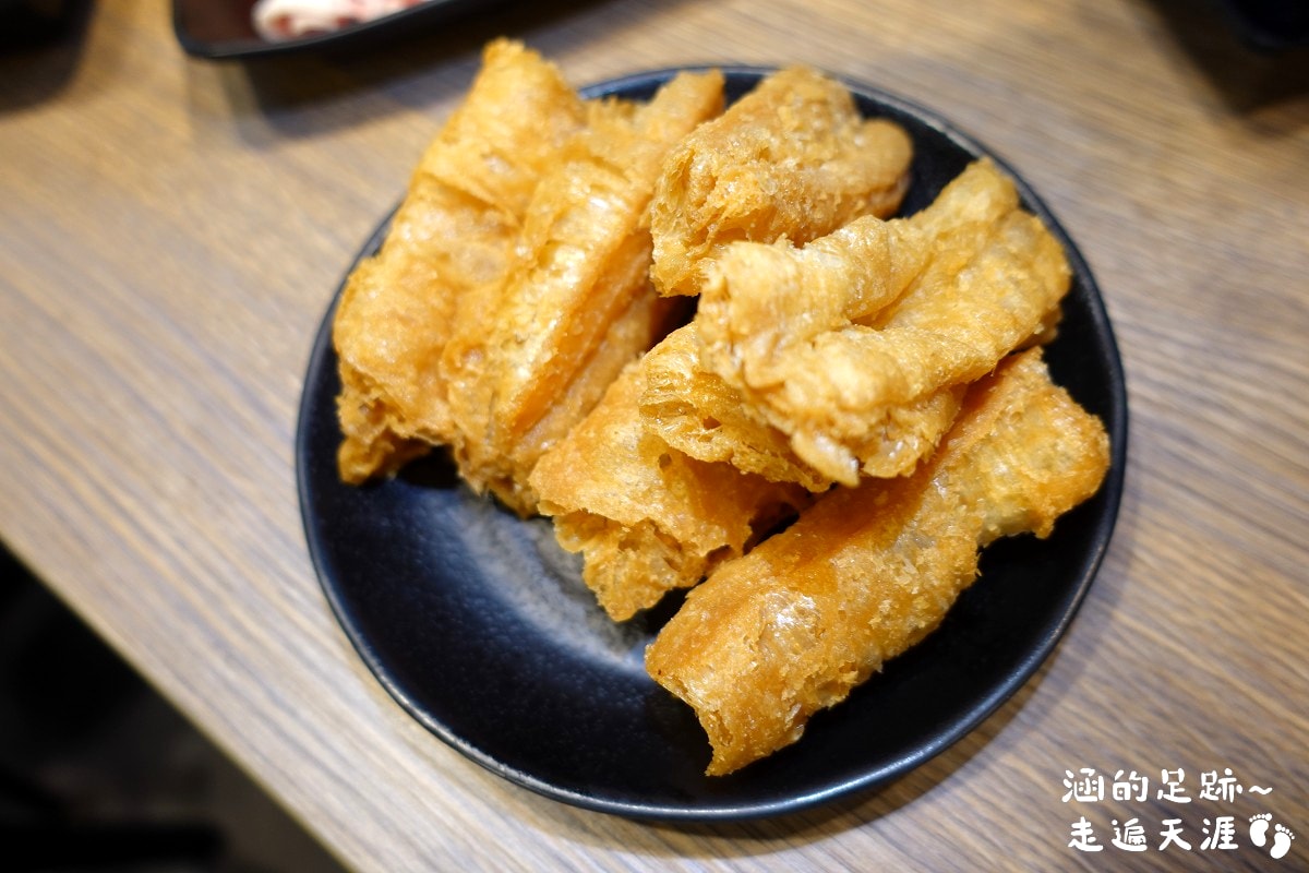 [西門町美食] 有點辣正宗麻辣串串鍋 ~ 道地四川麻辣鍋，串串種類多一串只要$10元，西門町麻辣鍋推薦