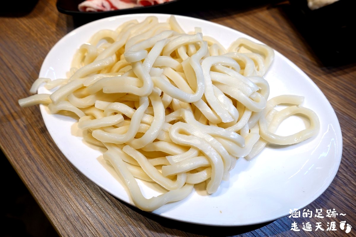 [西門町美食] 有點辣正宗麻辣串串鍋 ~ 道地四川麻辣鍋，串串種類多一串只要$10元，西門町麻辣鍋推薦