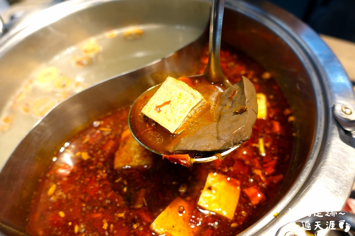 [西門町美食] 有點辣正宗麻辣串串鍋 ~ 道地四川麻辣鍋，串串種類多一串只要$10元，西門町麻辣鍋推薦