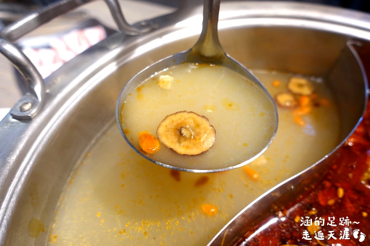 [西門町美食] 有點辣正宗麻辣串串鍋 ~ 道地四川麻辣鍋，串串種類多一串只要$10元，西門町麻辣鍋推薦