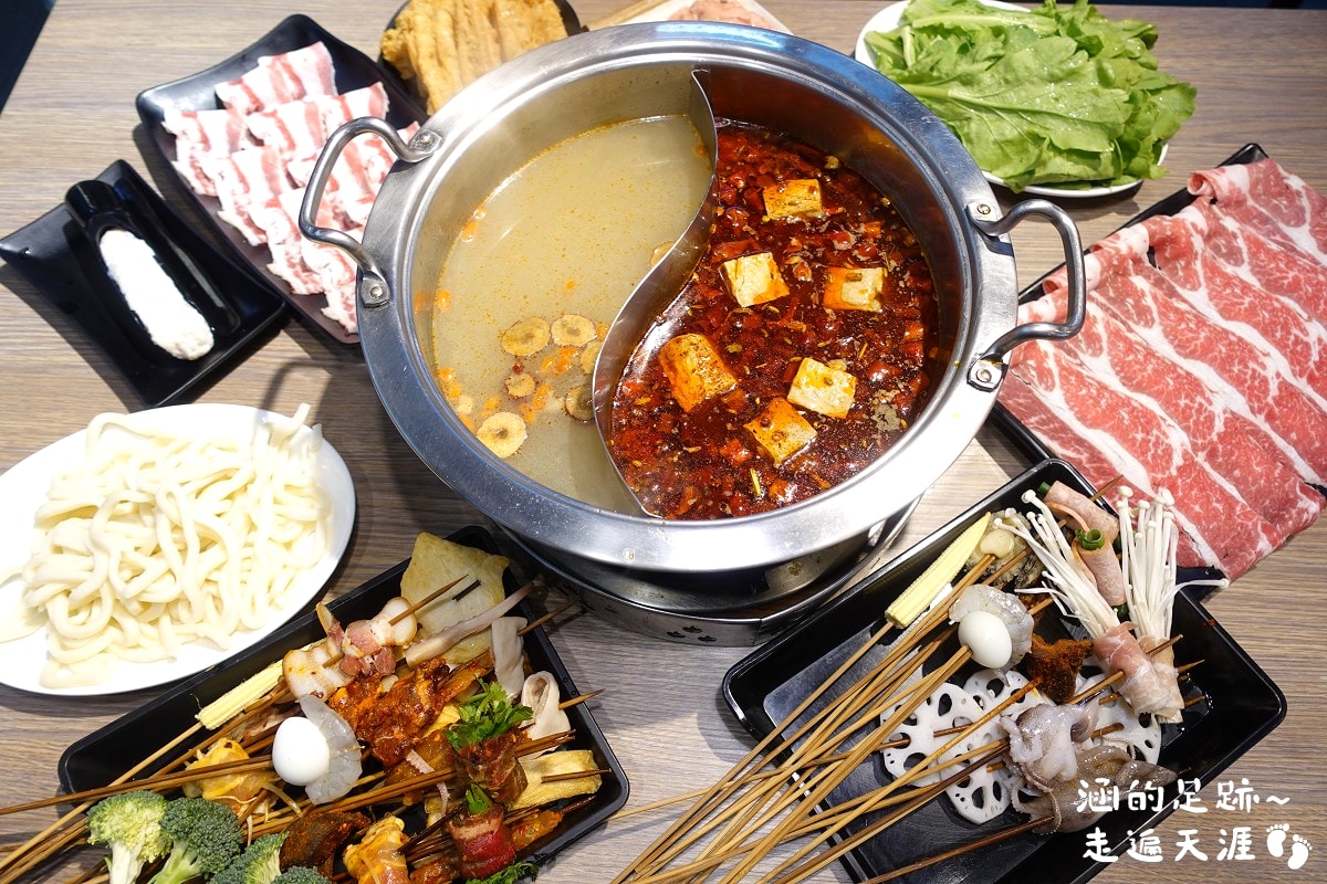 [西門町美食] 有點辣正宗麻辣串串鍋 ~ 道地四川麻辣鍋，串串種類多一串只要$10元，西門町麻辣鍋推薦