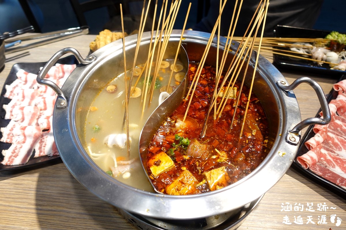 [西門町美食] 有點辣正宗麻辣串串鍋 ~ 道地四川麻辣鍋，串串種類多一串只要$10元，西門町麻辣鍋推薦