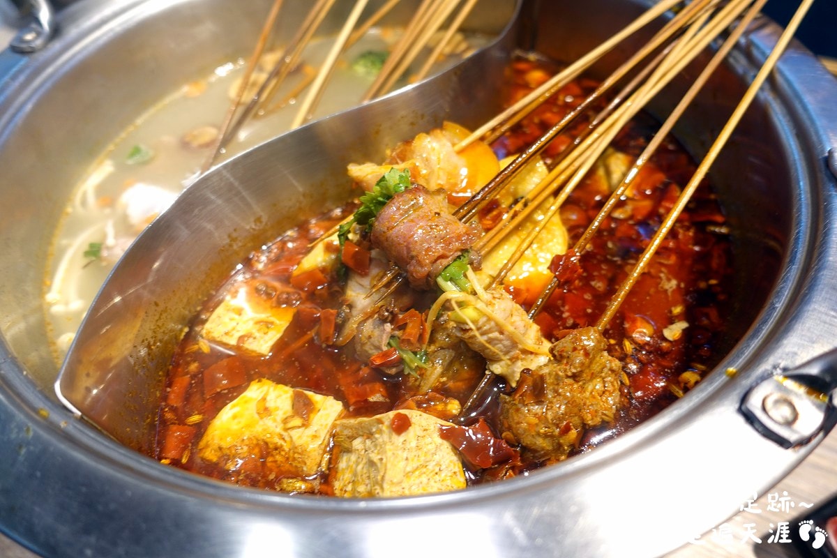 [西門町美食] 有點辣正宗麻辣串串鍋 ~ 道地四川麻辣鍋，串串種類多一串只要$10元，西門町麻辣鍋推薦