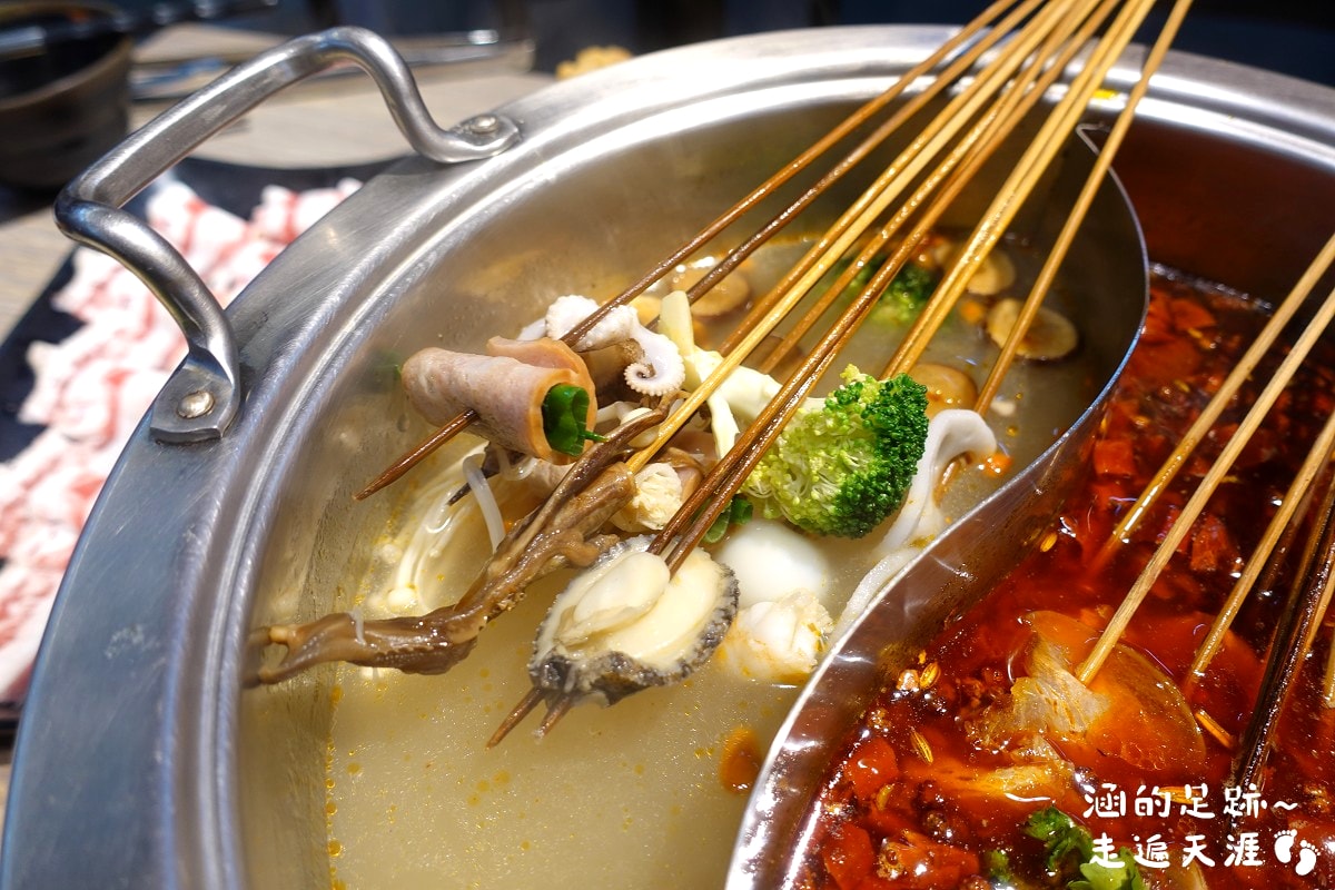 [西門町美食] 有點辣正宗麻辣串串鍋 ~ 道地四川麻辣鍋，串串種類多一串只要$10元，西門町麻辣鍋推薦