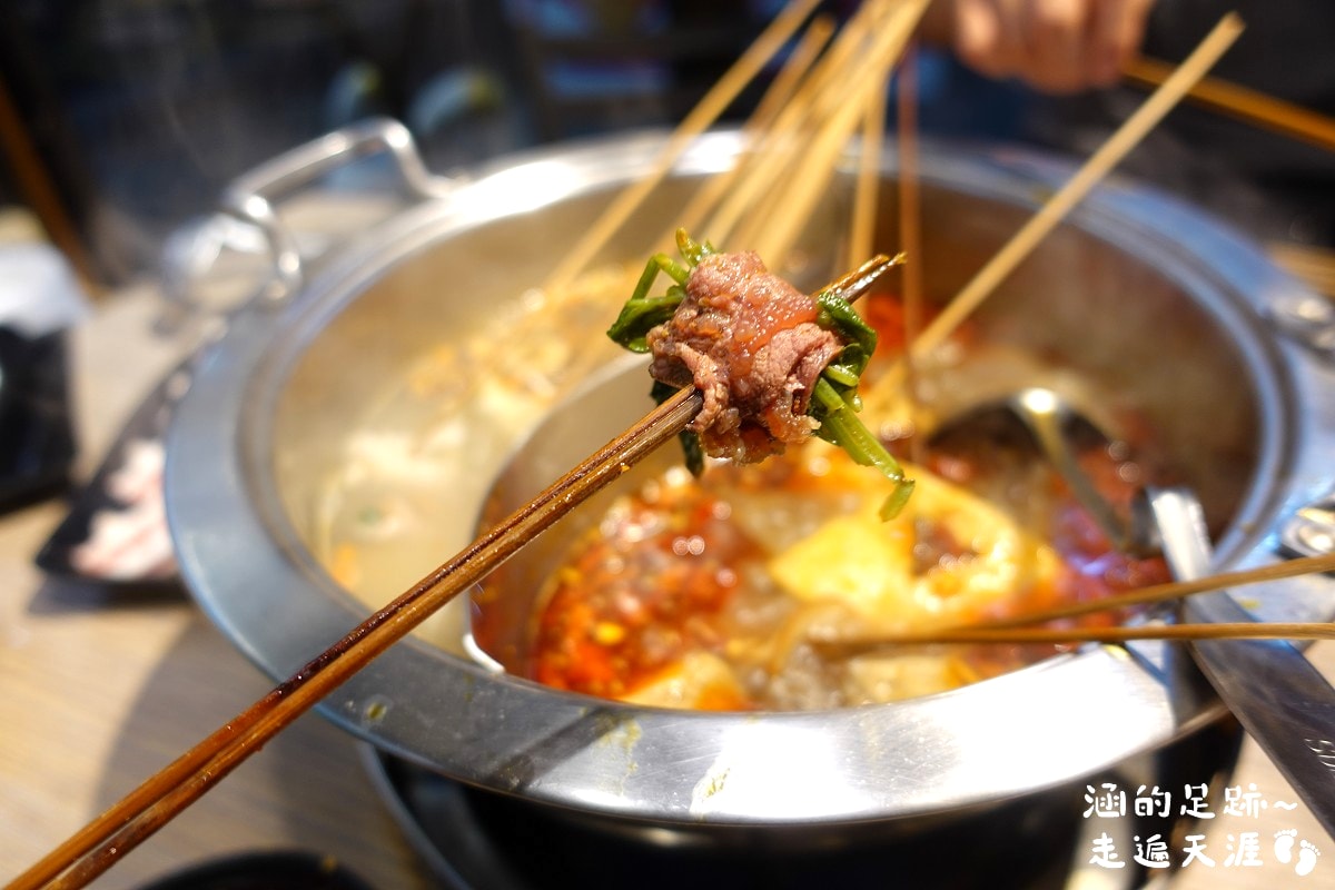 [西門町美食] 有點辣正宗麻辣串串鍋 ~ 道地四川麻辣鍋，串串種類多一串只要$10元，西門町麻辣鍋推薦