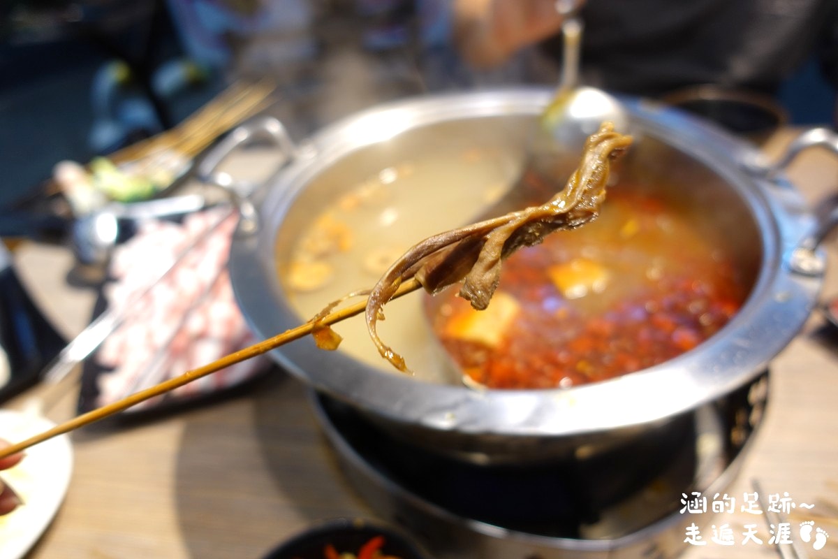 [西門町美食] 有點辣正宗麻辣串串鍋 ~ 道地四川麻辣鍋，串串種類多一串只要$10元，西門町麻辣鍋推薦