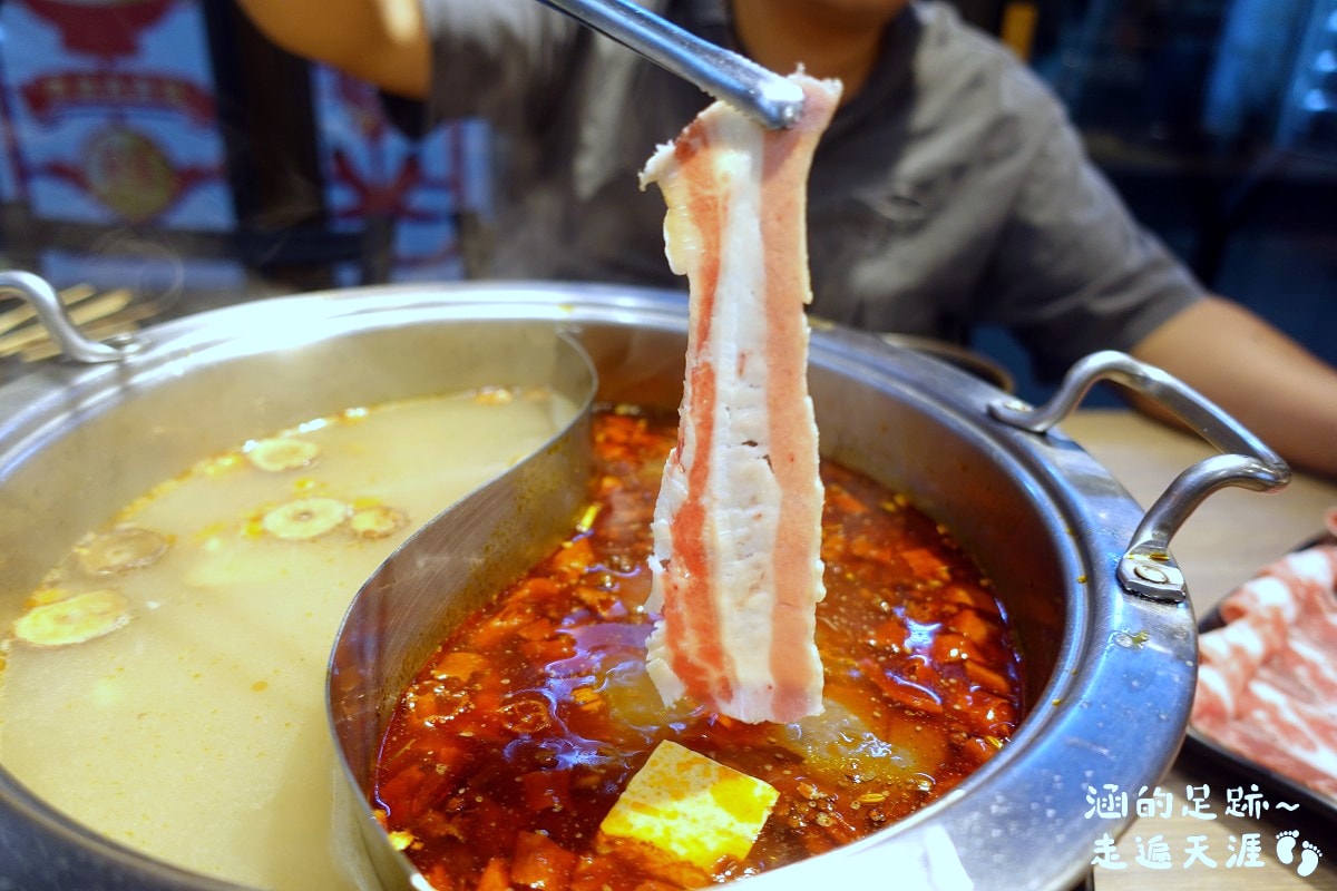 [西門町美食] 有點辣正宗麻辣串串鍋 ~ 道地四川麻辣鍋，串串種類多一串只要$10元，西門町麻辣鍋推薦